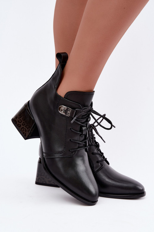 Botins de couro isolados femininos Klocke, pretos Pirelia