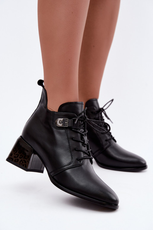 Botins de couro isolados femininos Klocke, pretos Pirelia