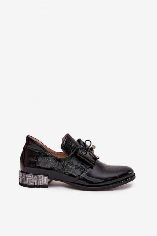 Sapatos pretos envernizados com salto baixo e laços Zazoo 1399