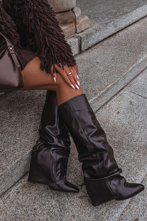 botas altas femininas com saltos em chocolate Elivira