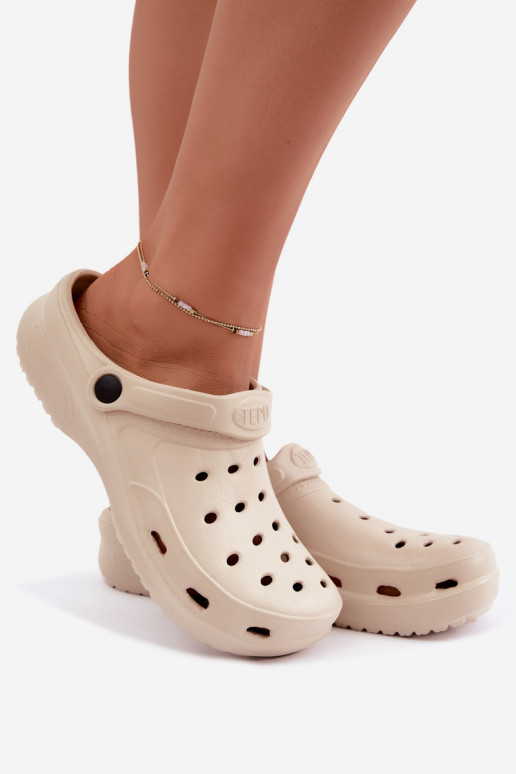Tamancos leves cor areia Aderis