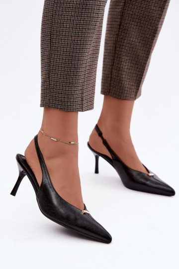 Sapatos de salto altos pretos Inessae com detalhes decorativos