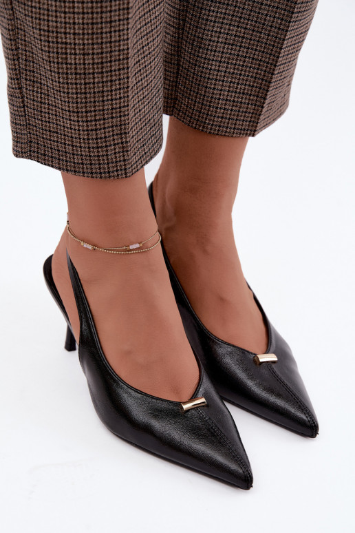 Sapatos de salto altos pretos Inessae com detalhes decorativos