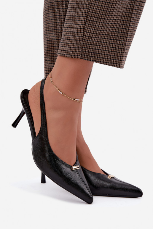 Sapatos de salto altos pretos Inessae com detalhes decorativos