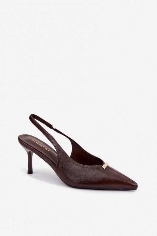 Sapatos de salto altos cor chocolate Inessae com detalhes decorativos