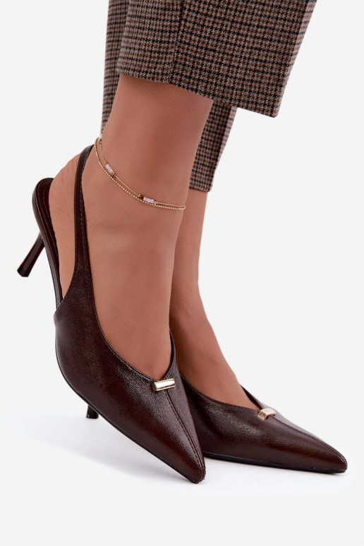 Sapatos de salto altos cor chocolate Inessae com detalhes decorativos