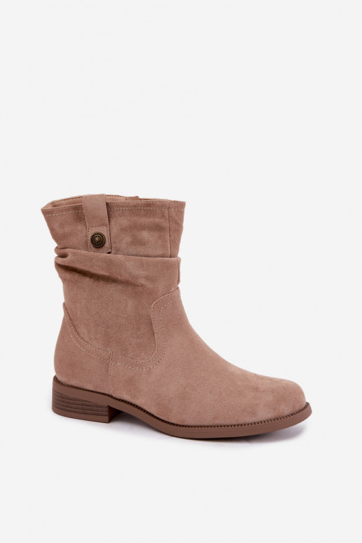 Botins quentes com babados e saltos largos, areia
