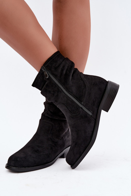 Botins quentes com babados e saltos largos, pretos