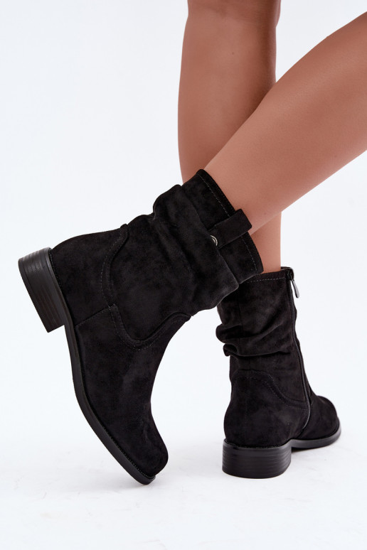Botins quentes com babados e saltos largos, pretos