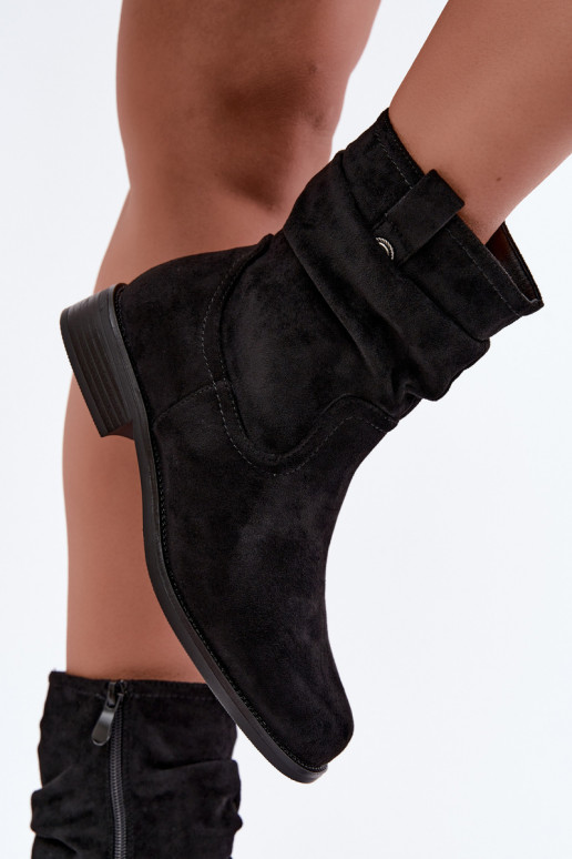 Botins quentes com babados e saltos largos, pretos
