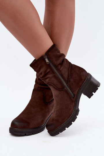 Botins femininos isolados com babados Klocke S.Barski HY62-8100 na cor chocolate 2