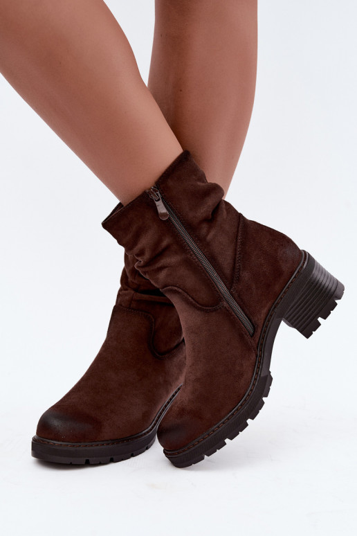 Botins femininos isolados com babados Klocke S.Barski HY62-8100 na cor chocolate