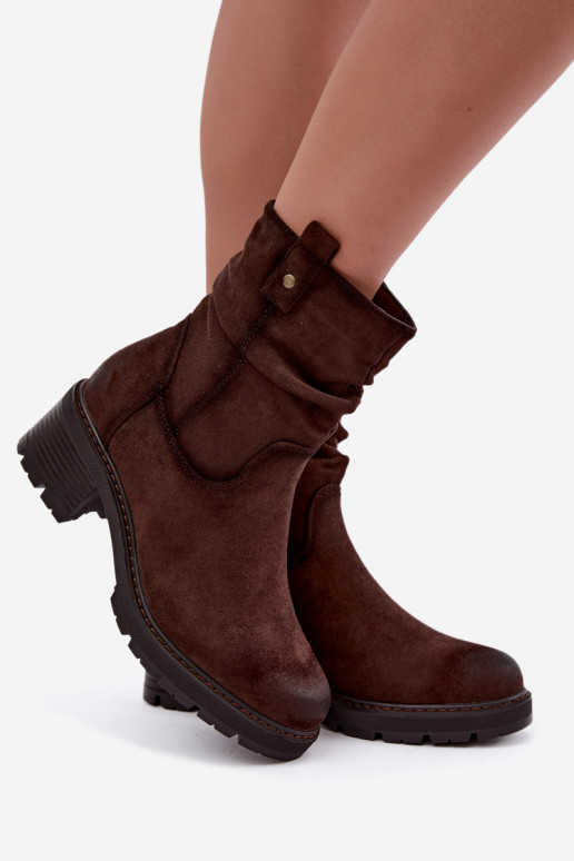 Botins femininos isolados com babados Klocke S.Barski HY62-8100 na cor chocolate