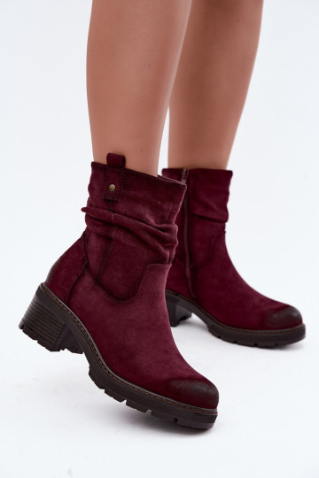 Botins femininos isolados com babados Klocke S.Barski HY62-8100 na cor bordô