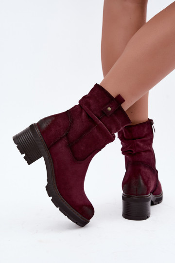 Botins femininos isolados com babados Klocke S.Barski HY62-8100 na cor bordô 2
