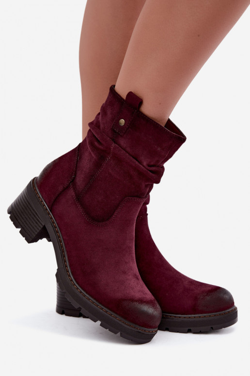 Botins femininos isolados com babados Klocke S.Barski HY62-8100 na cor bordô