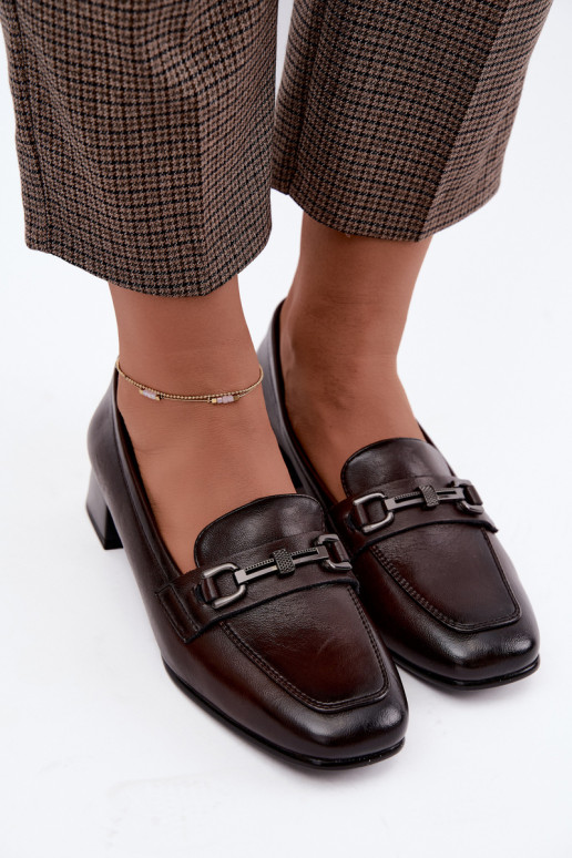 Sapatos de couro sintético com ornamentos Vinceza 39978 na cor chocolate