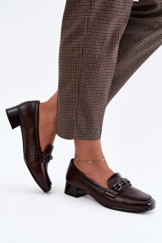 Sapatos de couro sintético com ornamentos Vinceza 39978 na cor chocolate