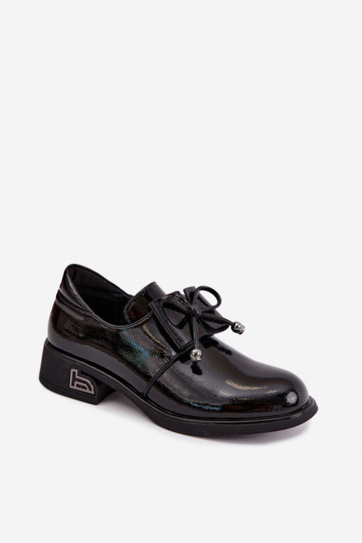 Sapatos de couro sintético laqueados com laços T.Sokolski AN J26-190 na cor preta