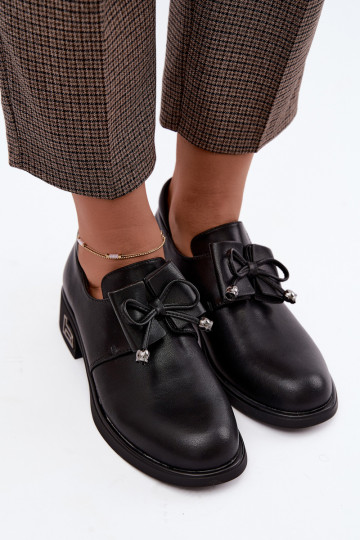Sapatos de couro sintético com laços T.Sokolski AN J26-190 na cor preta