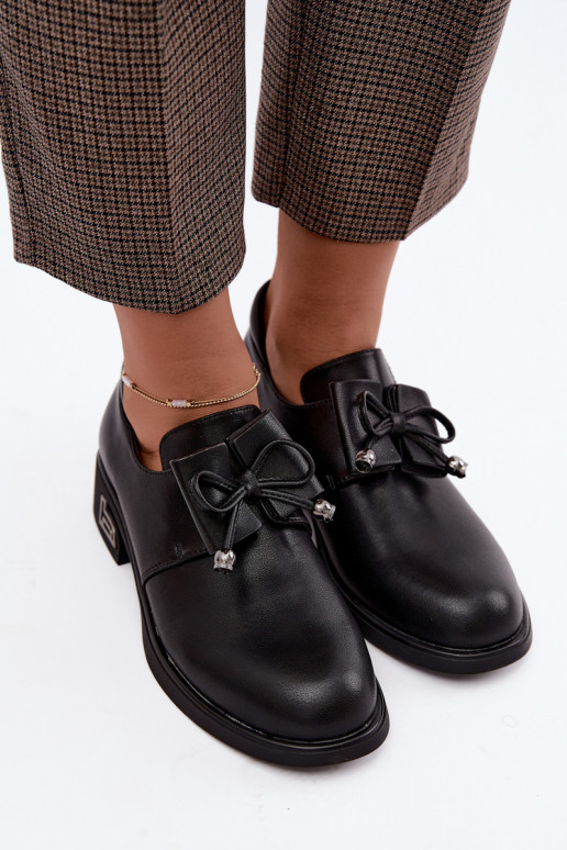 Sapatos de couro sintético com laços T.Sokolski AN J26-190 na cor preta