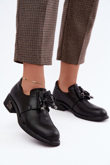 Sapatos de couro sintético com laços T.Sokolski AN J26-190 na cor preta 2