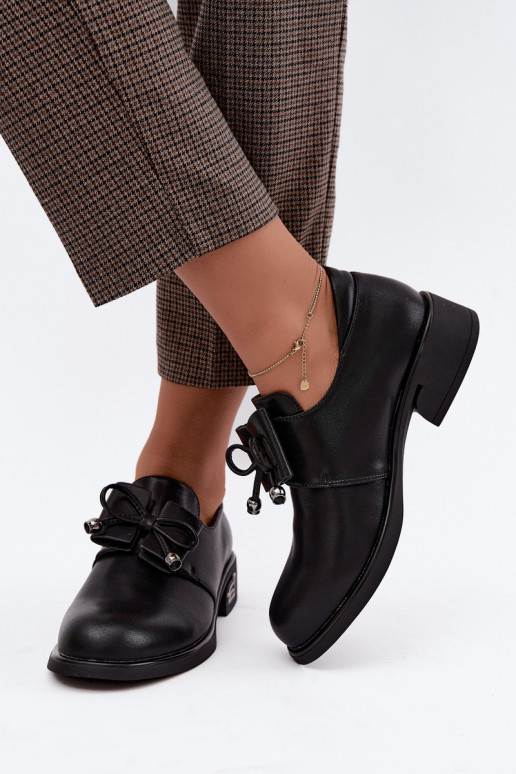 Sapatos de couro sintético com laços T.Sokolski AN J26-190 na cor preta