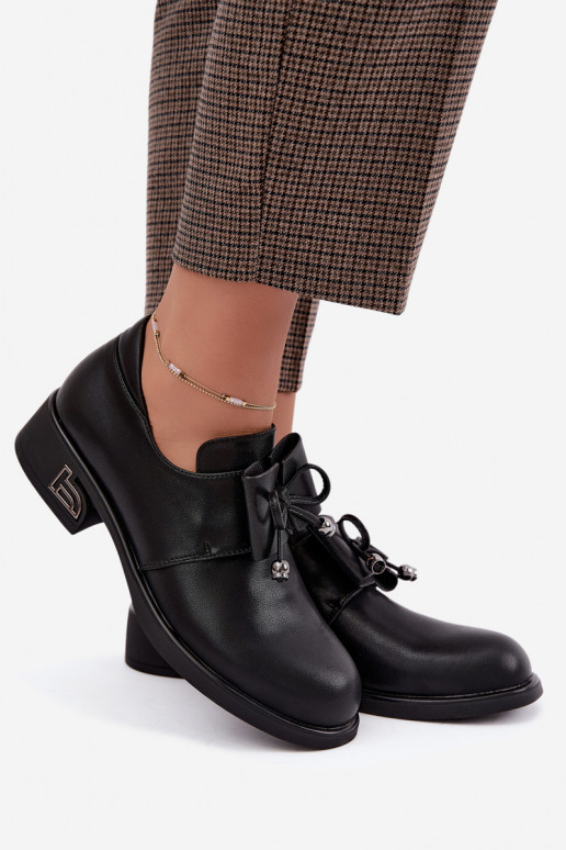 Sapatos de couro sintético com laços T.Sokolski AN J26-190 na cor preta