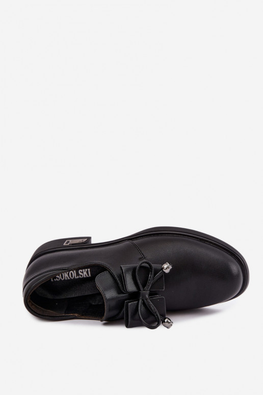 Sapatos de couro sintético com laços T.Sokolski AN J26-190 na cor preta
