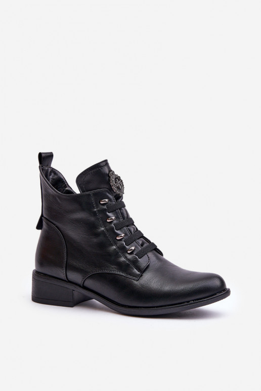 Botins baixos aquecidos com ornamentos na cor preta Nevalia