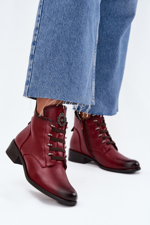 Botins baixos aquecidos com ornamentos na cor bordô Nevalia