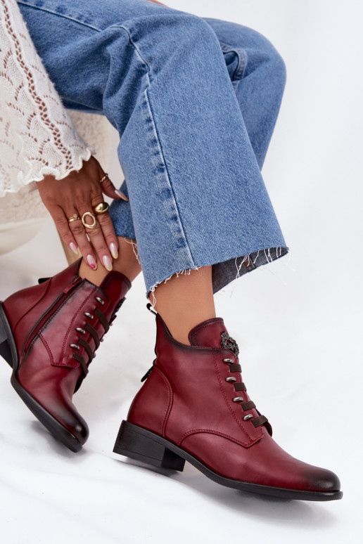 Botins baixos aquecidos com ornamentos na cor bordô Nevalia