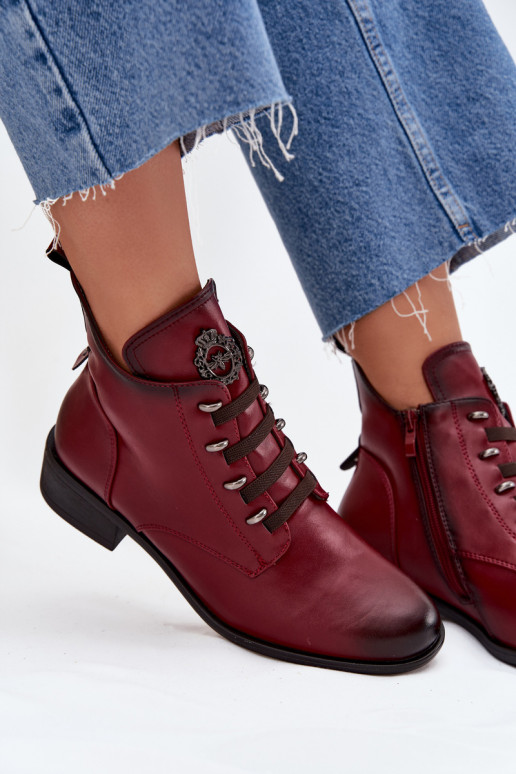 Botins baixos aquecidos com ornamentos na cor bordô Nevalia
