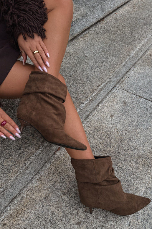 Botins chaki slip-on com salto Loralia
