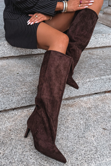 botas altas femininas slip-on com saltos em chocolate Favra