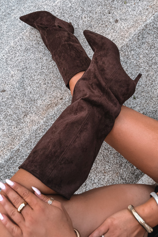botas altas femininas slip-on com saltos em chocolate Favra