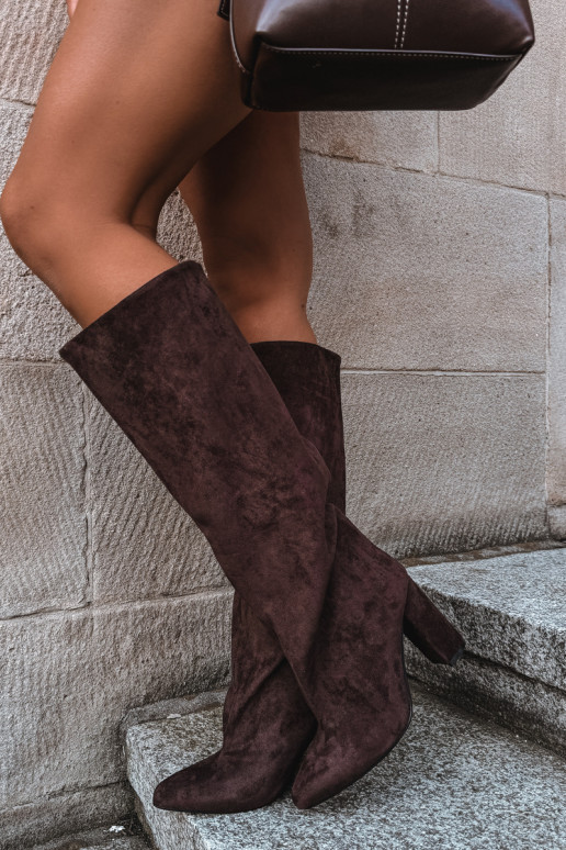 Botins com salto em chocolate Adoria