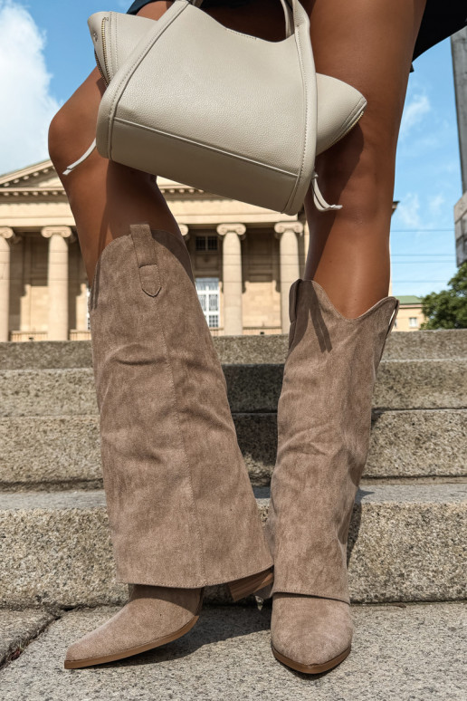 Botas femininas de estilo cowboy acima do joelho com salto na cor areia Kalena