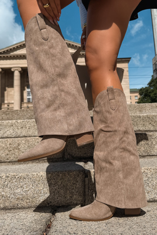 Botas femininas de estilo cowboy acima do joelho com salto na cor areia Kalena