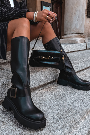 Botas femininas isoladas acima do joelho com fivelas na cor preta Glena 2
