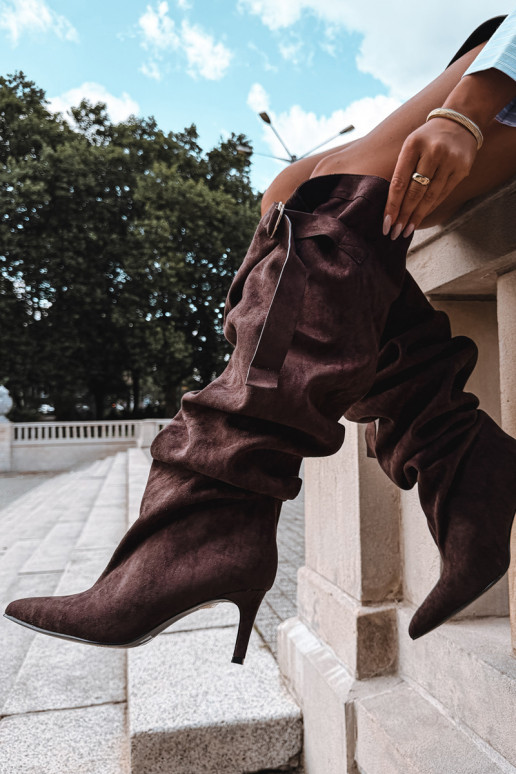 botas altas slip-on femininas com salto na cor chocolate Rosena