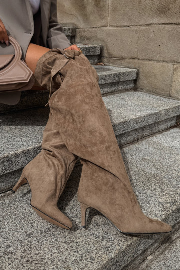 Botas femininas slip-on acima do joelho com salto na cor areia Rosena 2