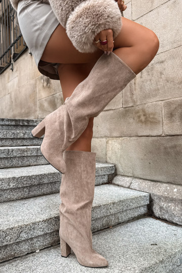botas altas slip-on com salto na cor areia Emeline 2