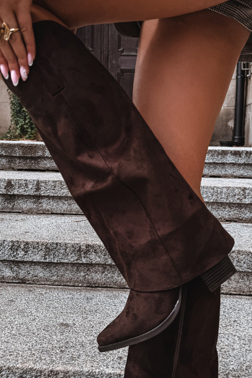 Botas altas de estilo cowboy isoladas com saltos e cano costurado CzekoladoĮe Julena