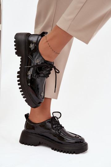 Sapatos femininos em couro envernizado com fivelas na cor preta Artiker 57C0333