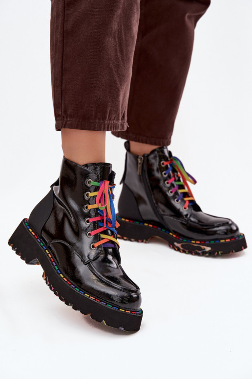 Botins femininos em couro com efeito verniz na cor preta Artiker 57C0064