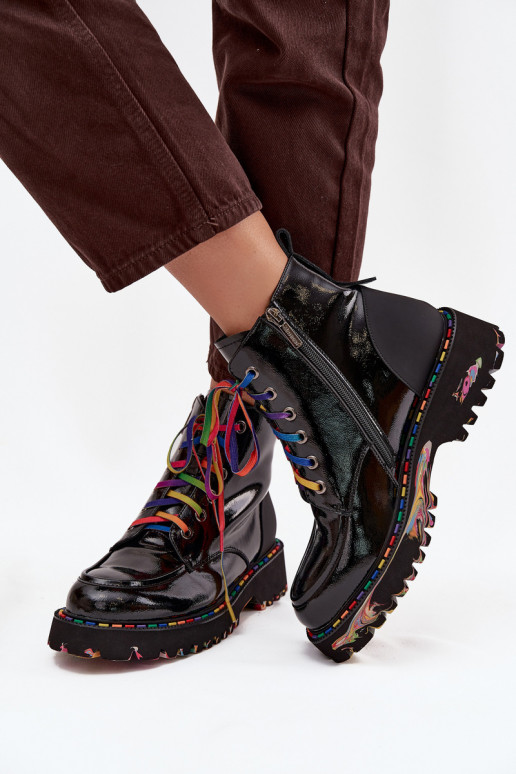 Botins femininos em couro com efeito verniz na cor preta Artiker 57C0064