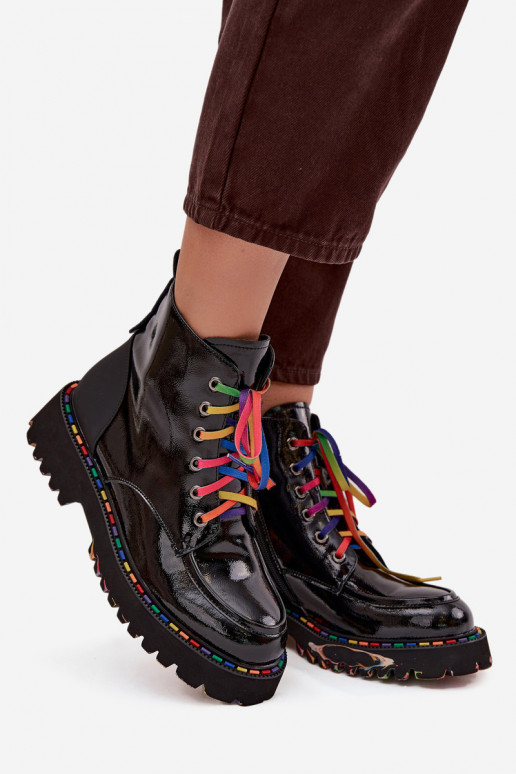 Botins femininos em couro com efeito verniz na cor preta Artiker 57C0064