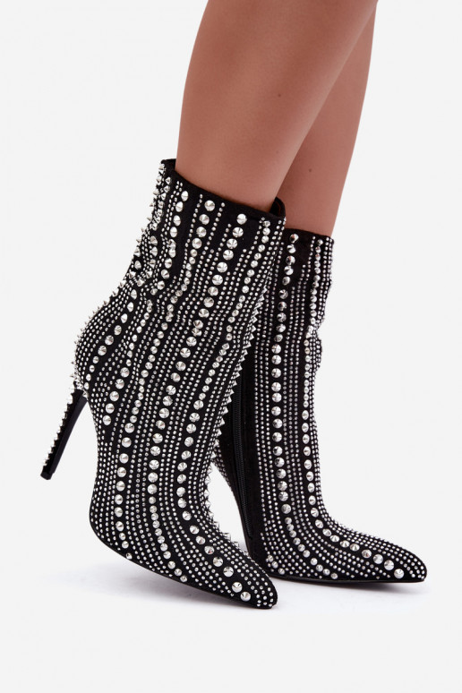 Botins quentes com saltos finos, decorados com tachas, pretos Delva