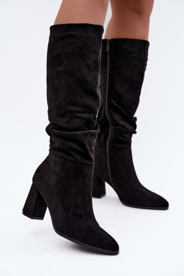 Botas femininas isoladas até o joelho com salto em preto Raleya